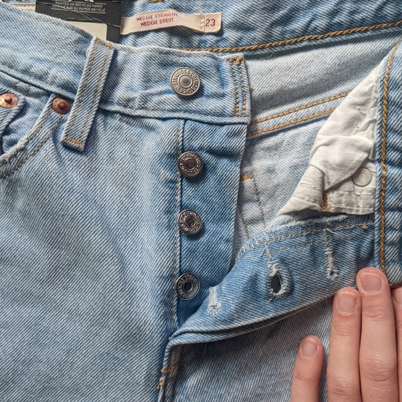 NWT Levis wedgie straight. Size 23 - Picture 5 of 11